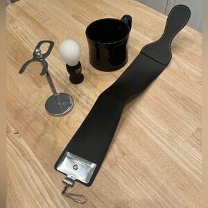 NWOT Men’s Straight Razor Shaving Kit
